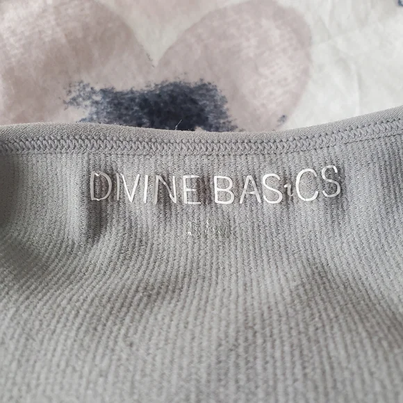 *PENDING* Gray Ribbed Halter Top - Picture 3 of 3